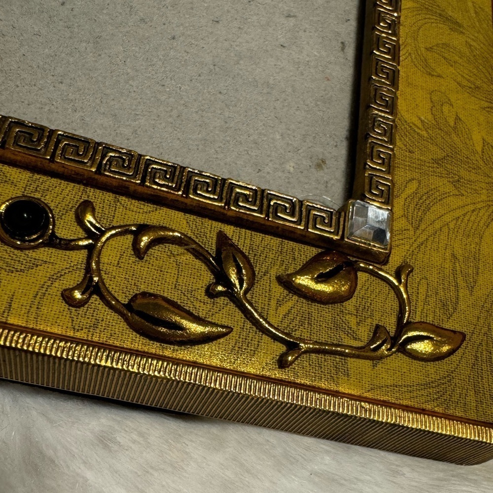 2003 Sisters Thompson Photo Frame 6X8 Gold Heavy Scrollwork Pearls Fancy VTG - Picture 14 of 15